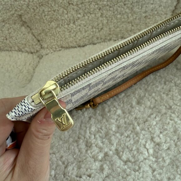 Louis Vuitton Damier Azur Neverfull MM Pochette Wristlet – Excellent Condition - Picture 2 of 9